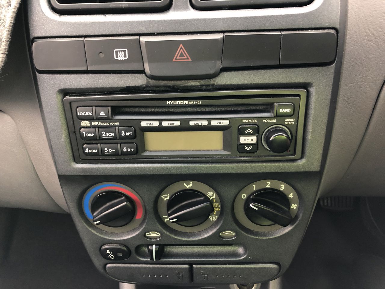 <p>2015 Isuzu NP 190 4 x 2 Pantech Truck</p>