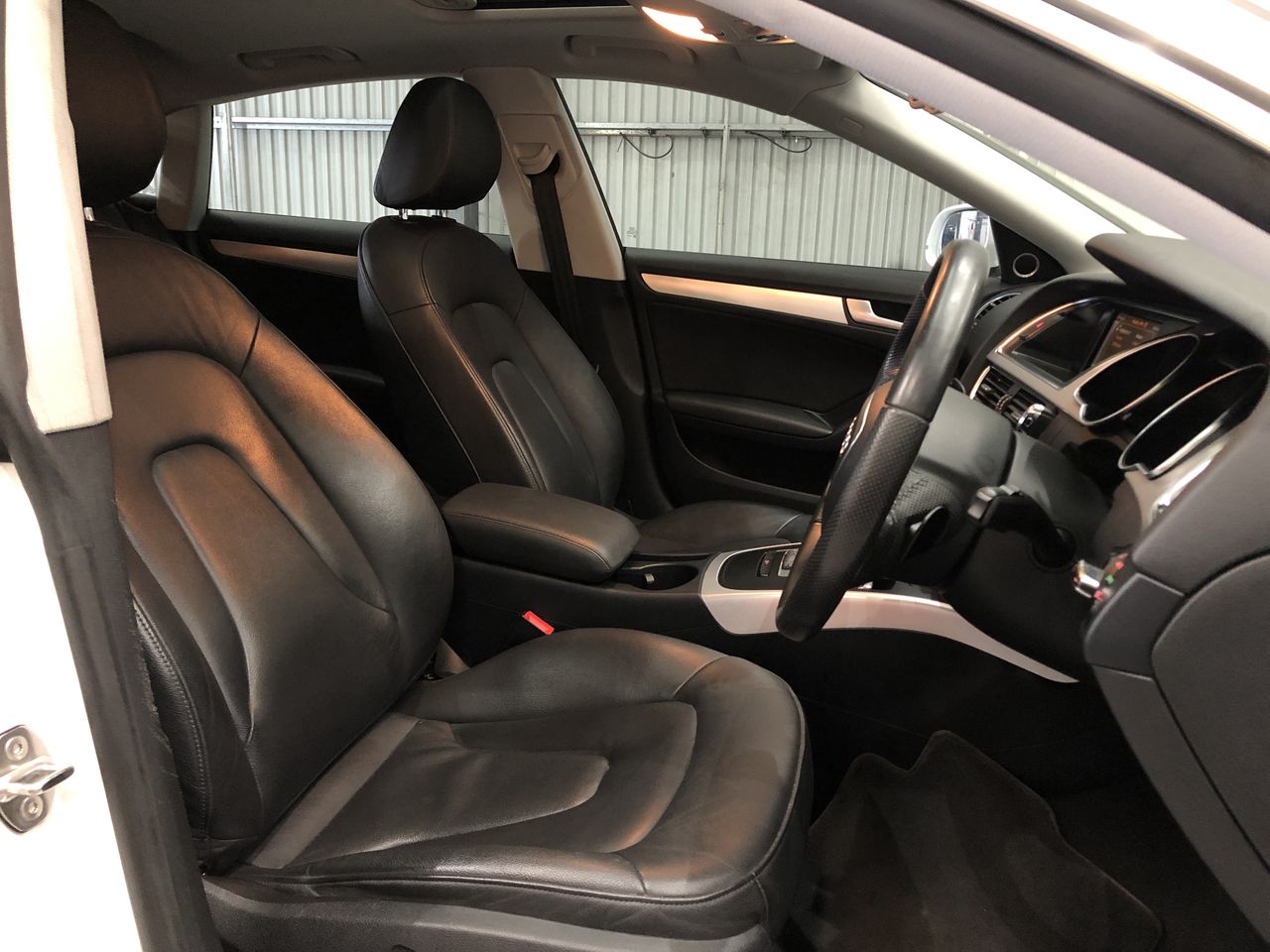 Australia: 2012 Two Dollars QEII Remembrance $2