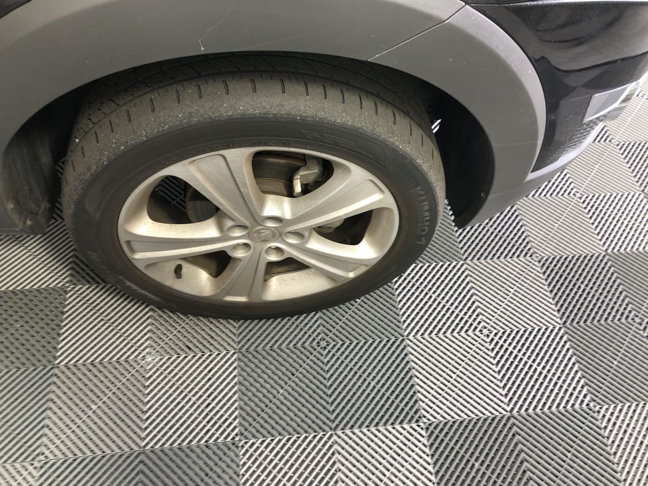 Large Pearl and Flower Jade Gemstone Bracelet