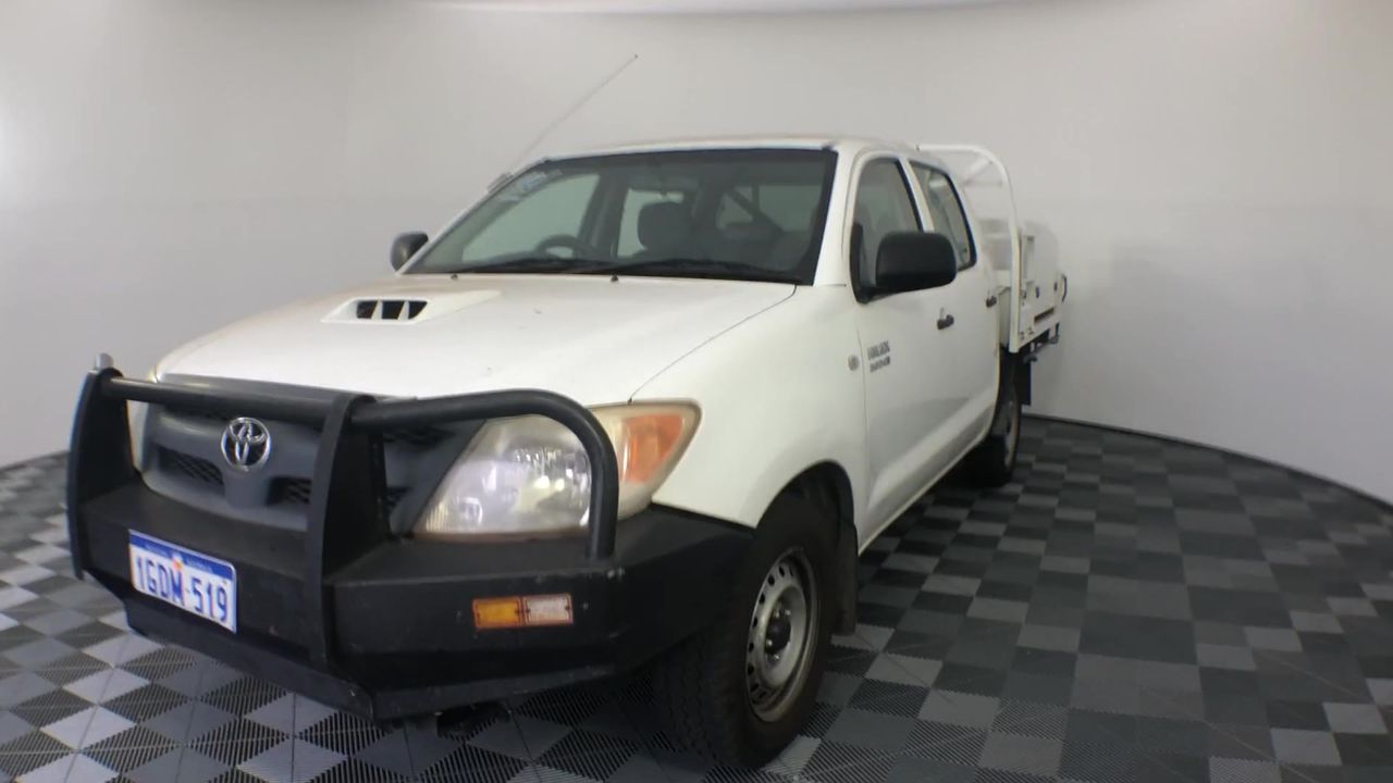 18K White Gold -Filled Clustered Chain Bracelet Simulated Diamonds - 22.8cm