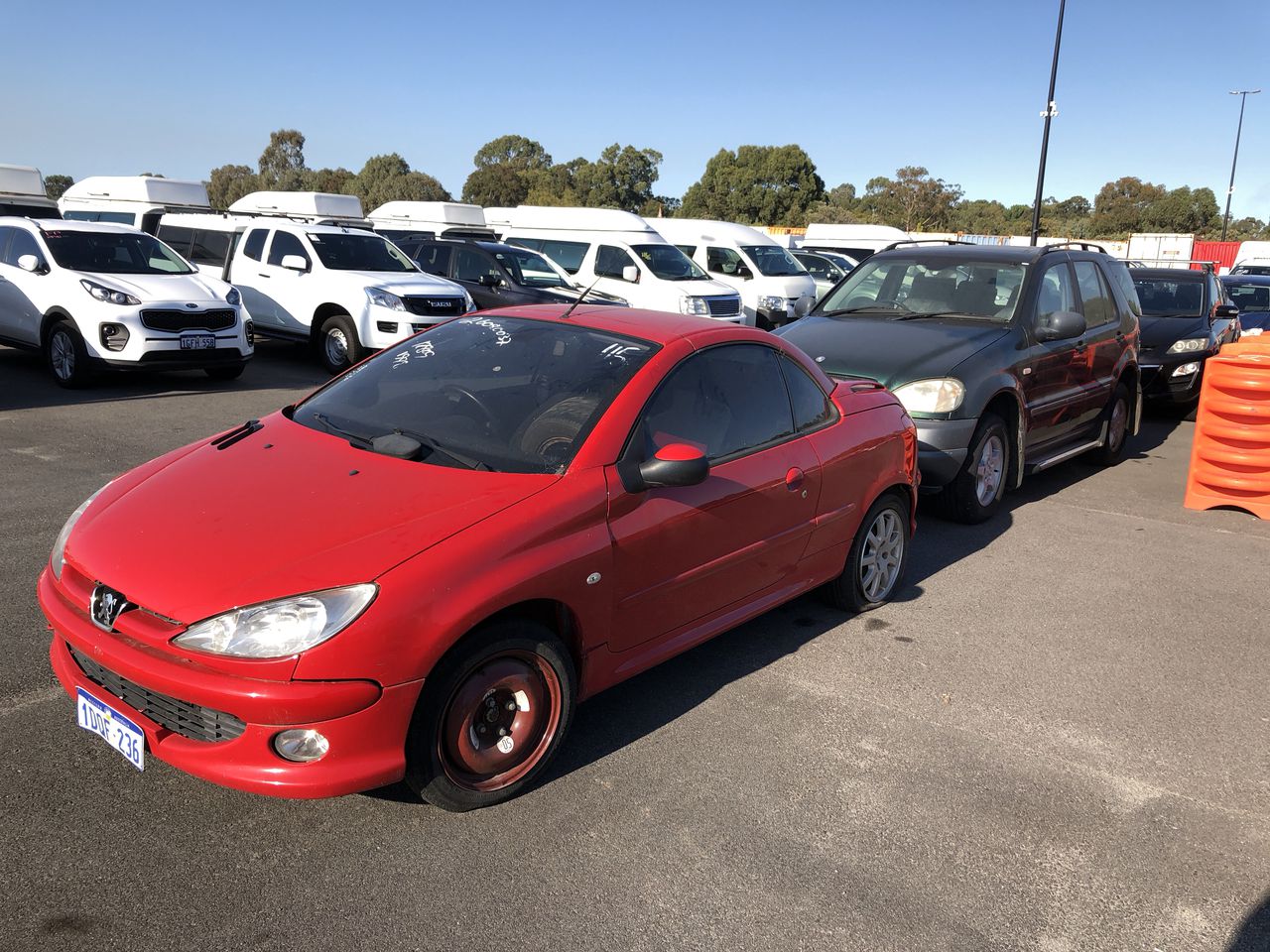 TRAFALGAR 9kg Fire Extinguisher ABE Dry Powder Type c/w Wall Hook for Mount