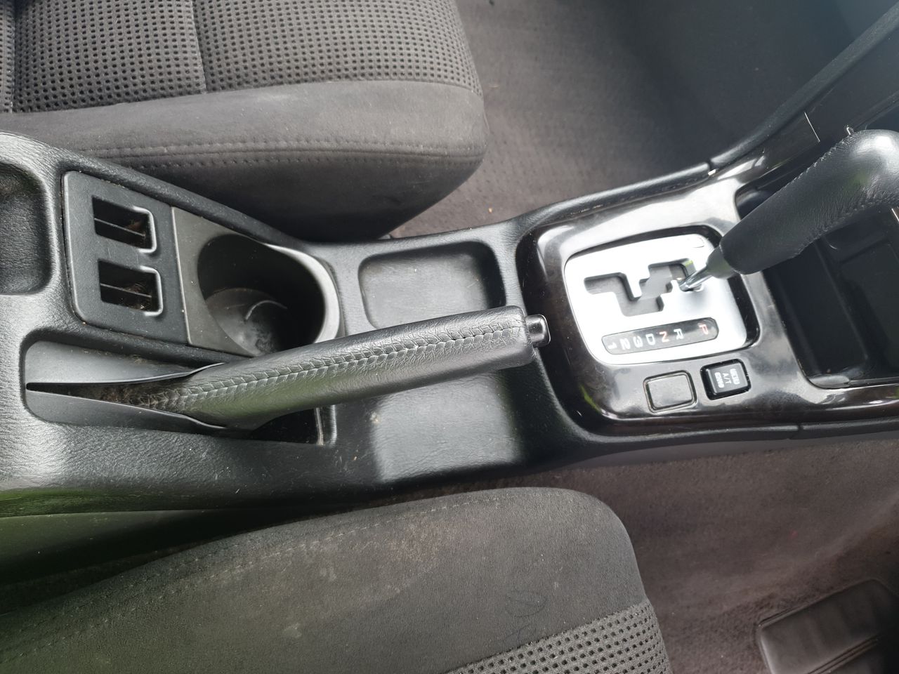 5 Packs Of Cable Ties Each 100pcs, 4.8mm x 225mm, White.