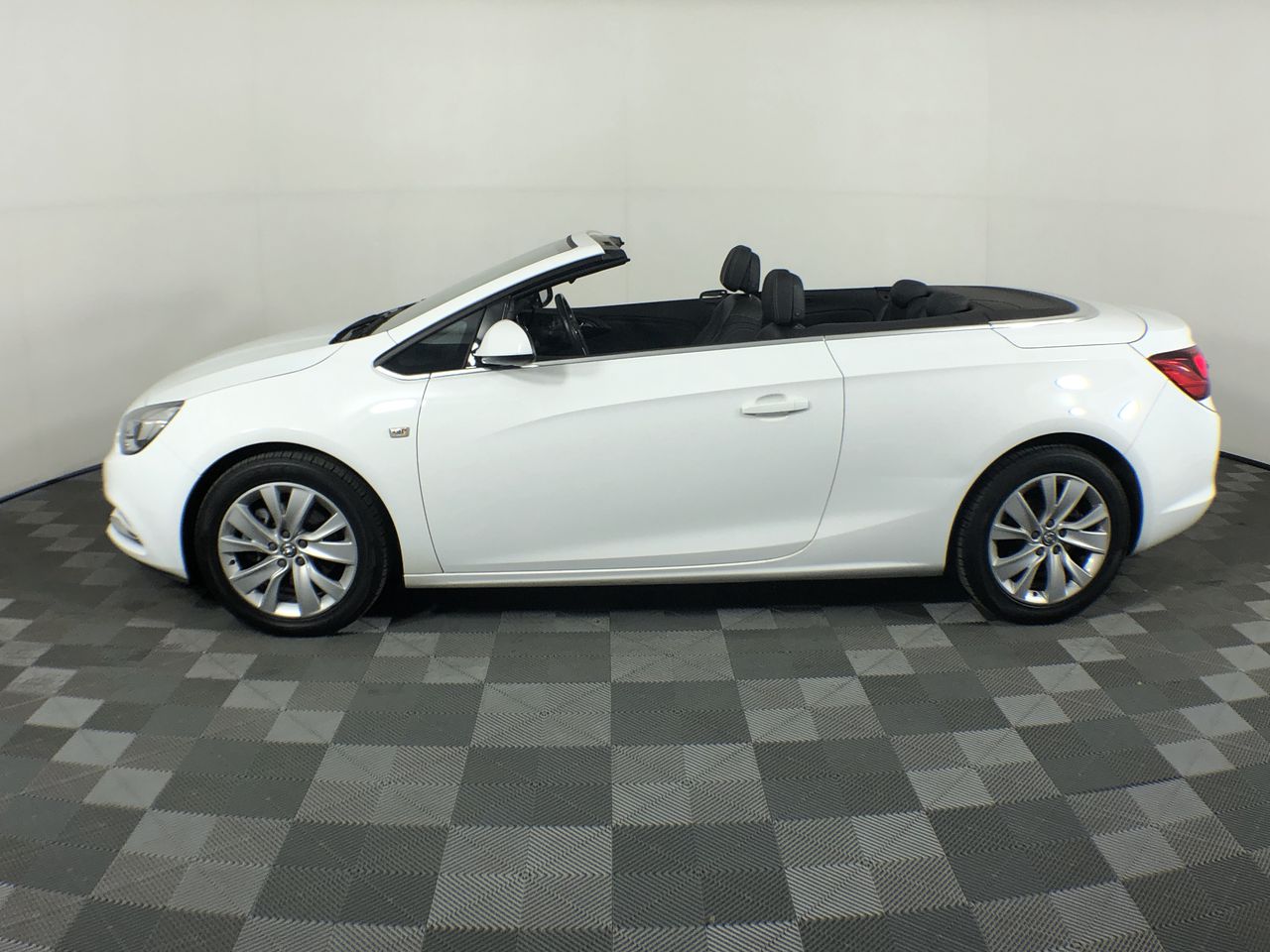 Portable Toilet - Fresh Water Flush - Burleigh Heads