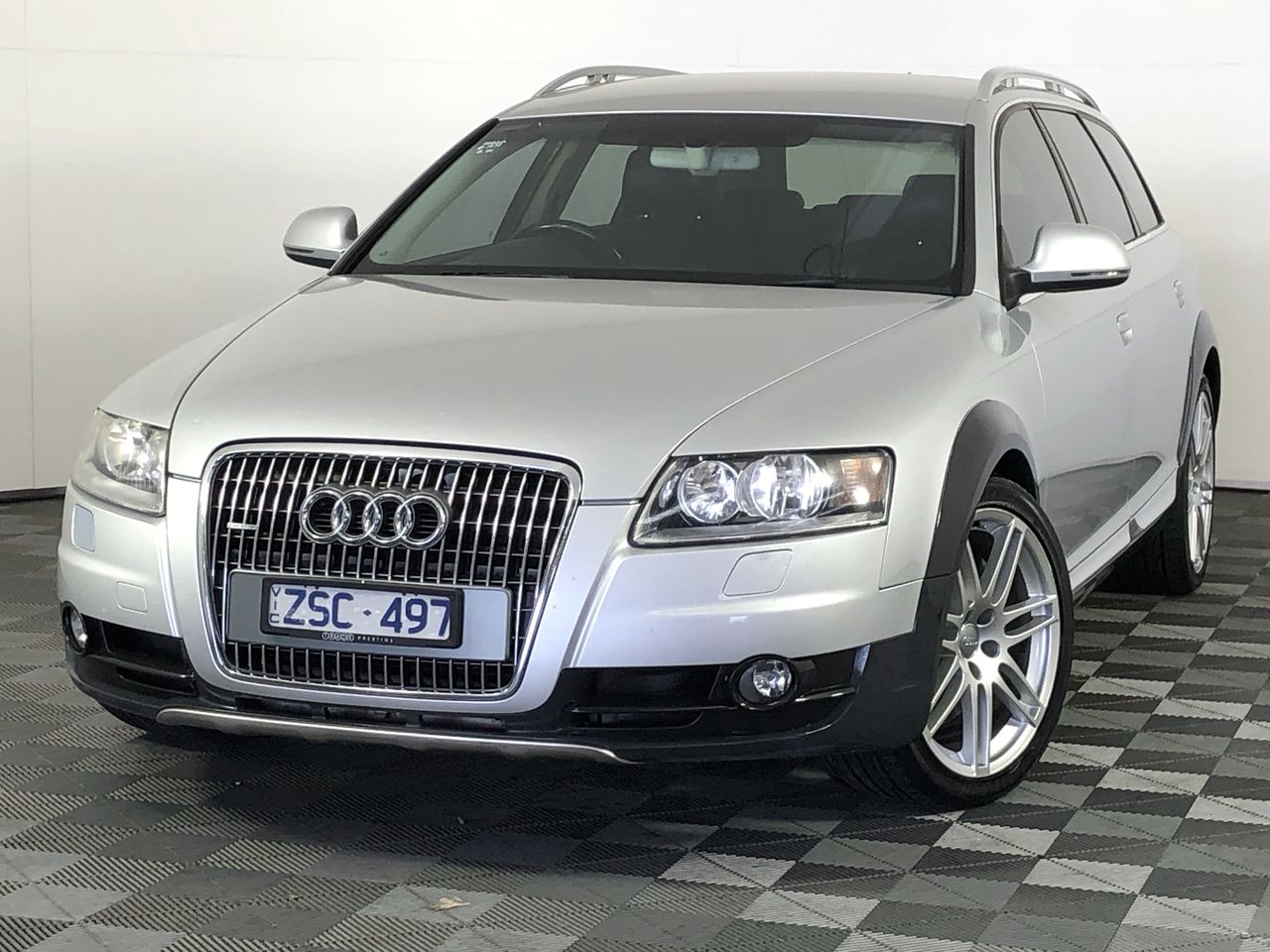 0.07 Carat round 2 white diamond