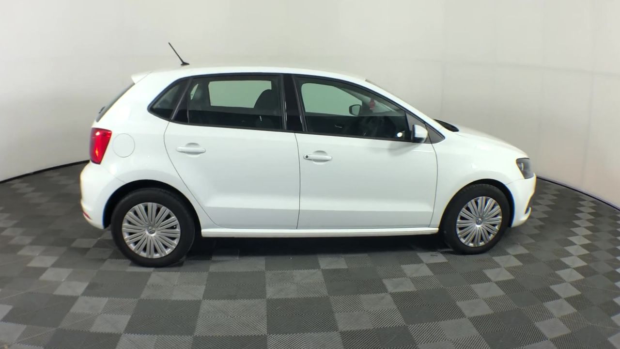 Replica Royal Ring - 16 Simulated Diamonds - US Size 7