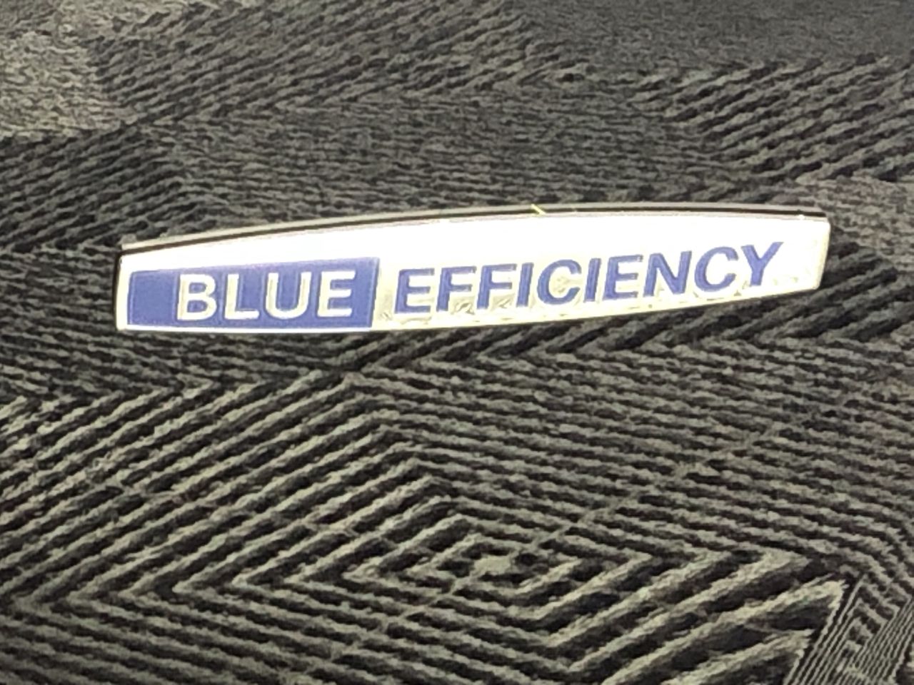 1.01ct Centre Round Stone Dia. F/VS2 & 0.42ct 34 Stones Round Dia. F/VS