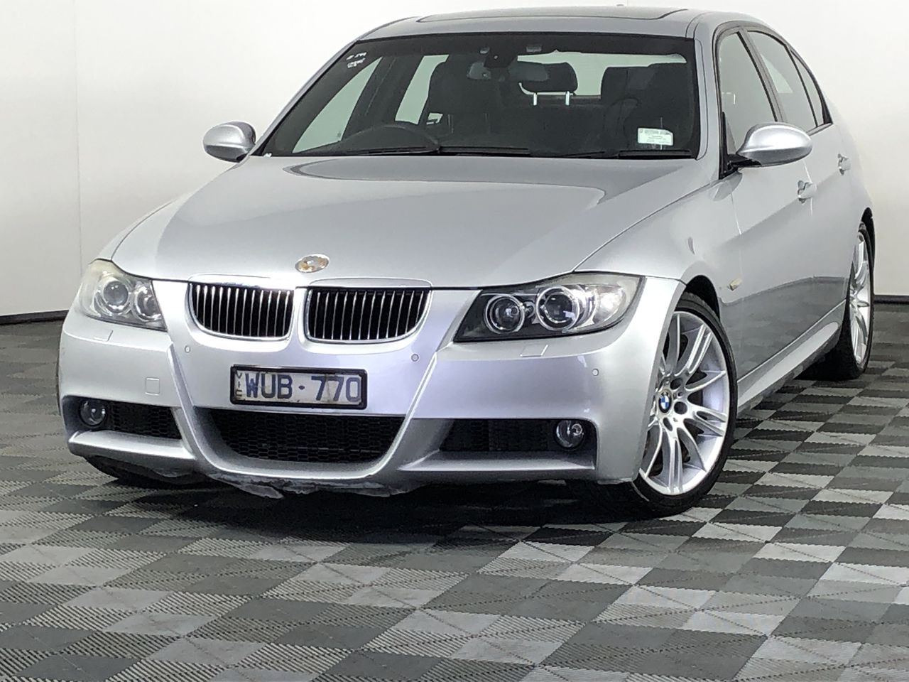 <p>Kubota 48 inch ZG222 Ride On Lawn Mower</p>