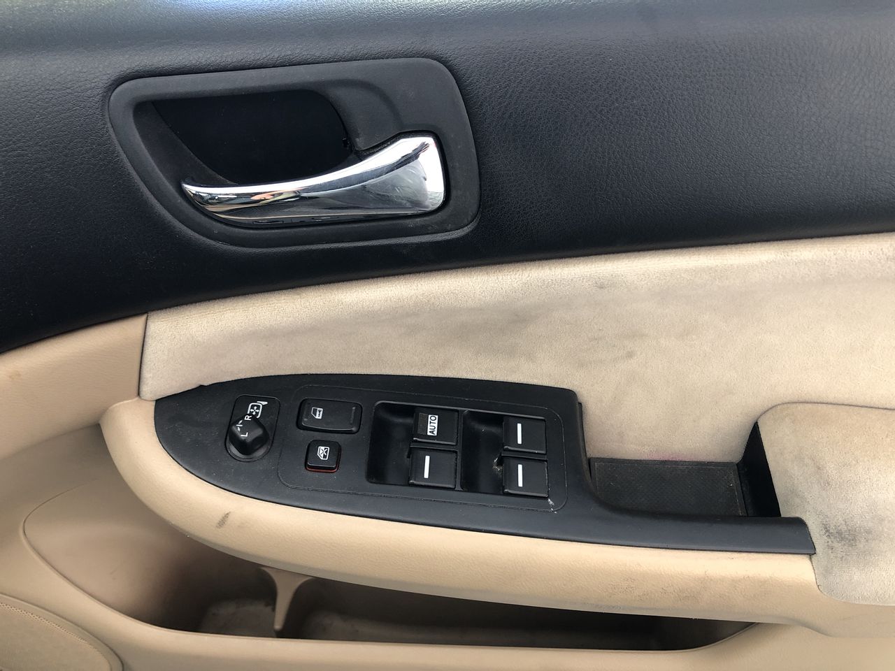 <p>2012 Mitsubishi  Fuso Canter 4 x 4 Bus</p>