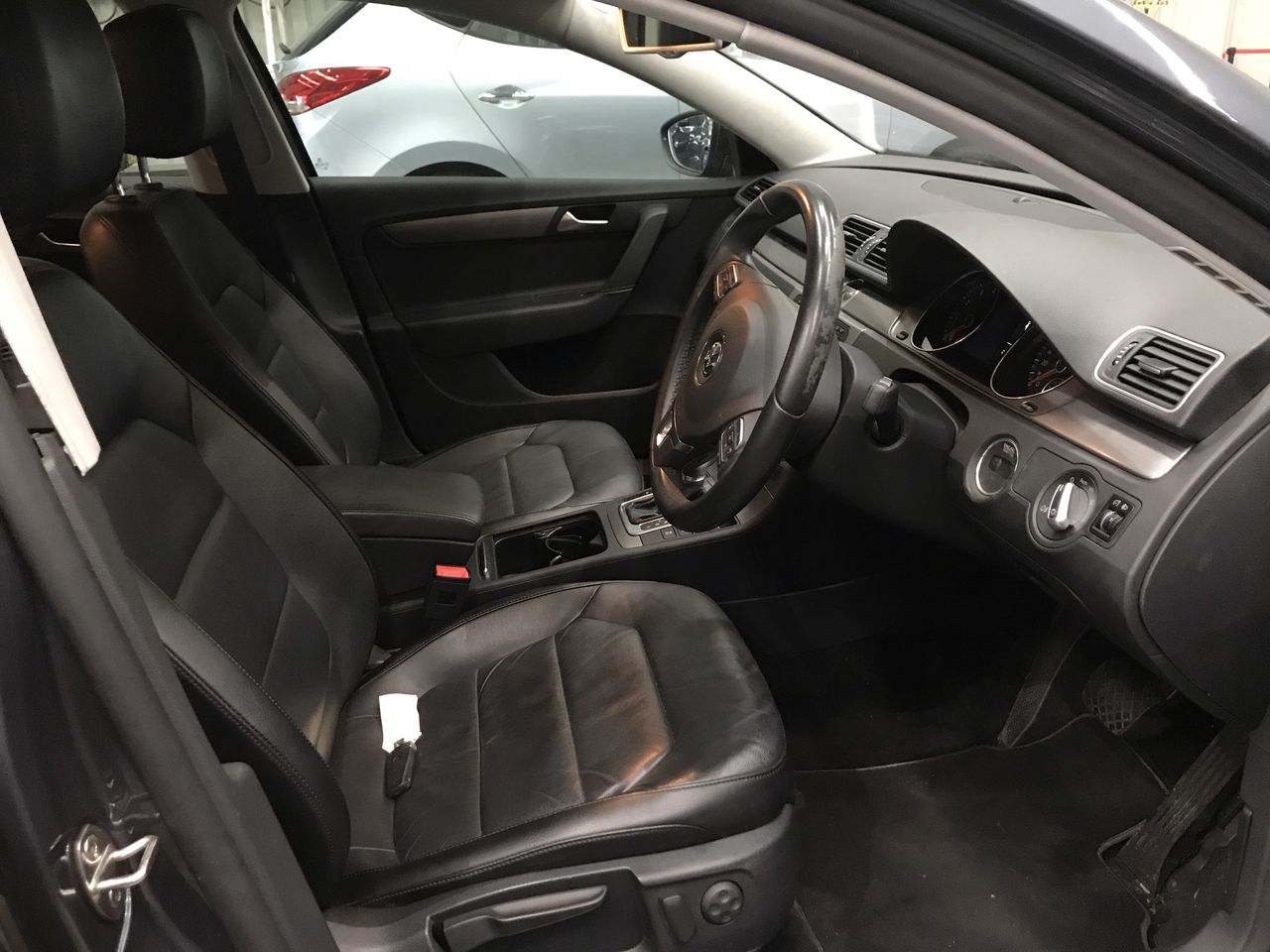 Approx. 50 x Asstd World Commemorative coins/medals Pre/post 1900s