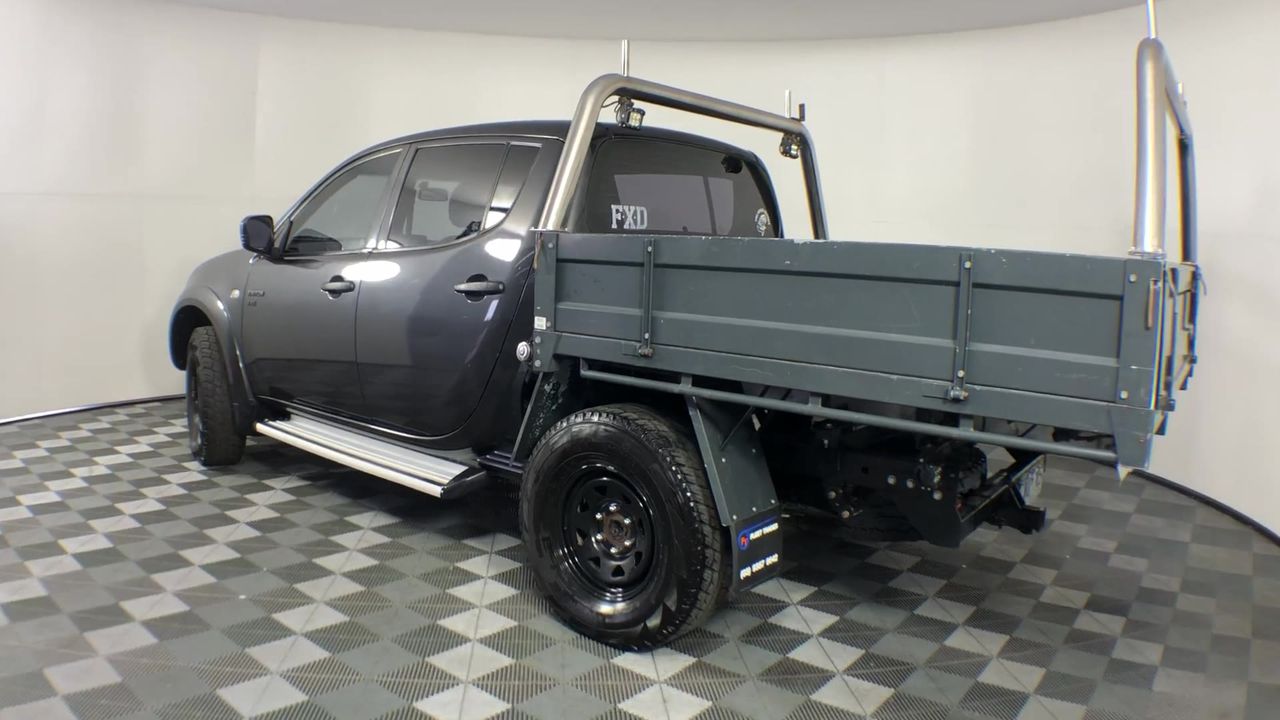 By The Vineyard Mixed Pack Pinot Grigio & Chardonnay (12x 750mL). SEA.