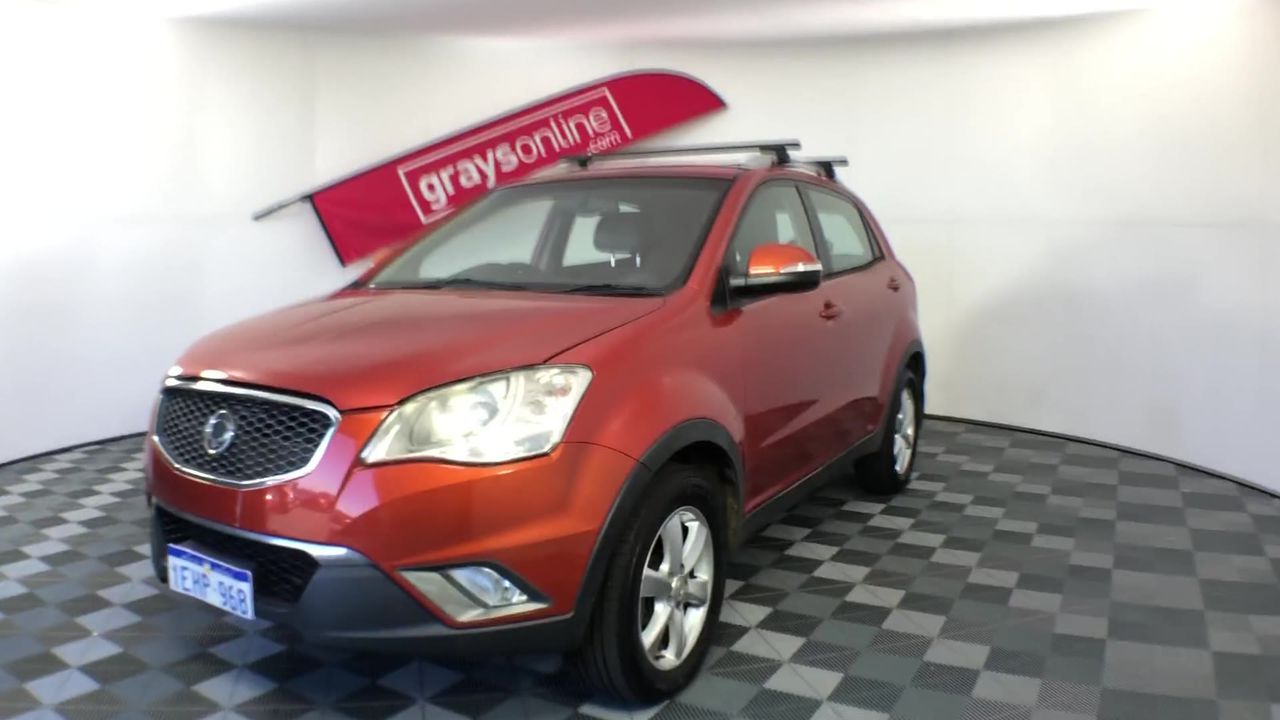 0.07 carat white round 4 diamond