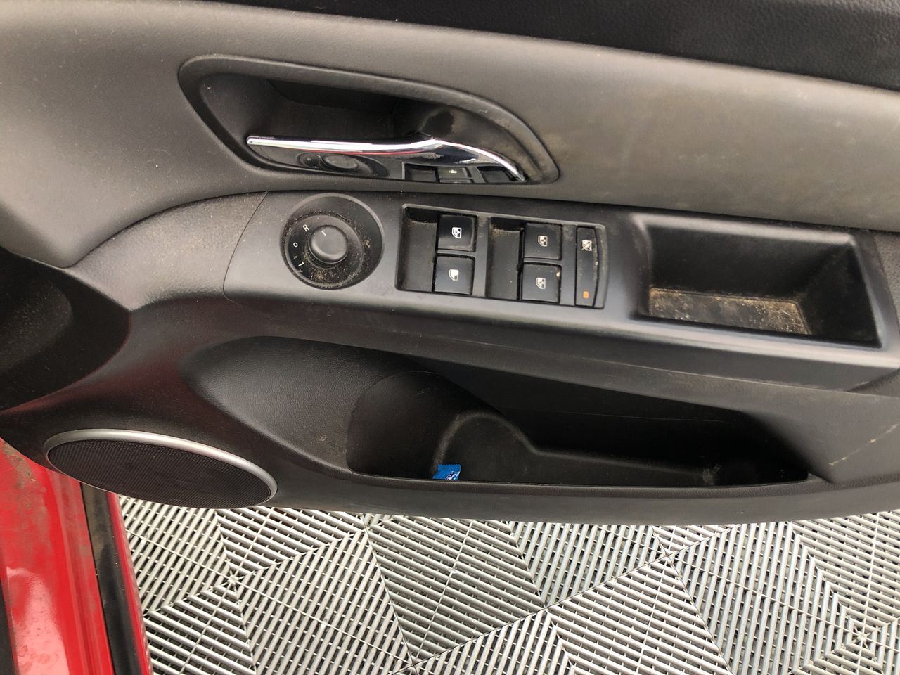 LODGE EC6D90 Enameled Dutch Oven, 5.7L, Lilac. NB: minor paint chip, no box