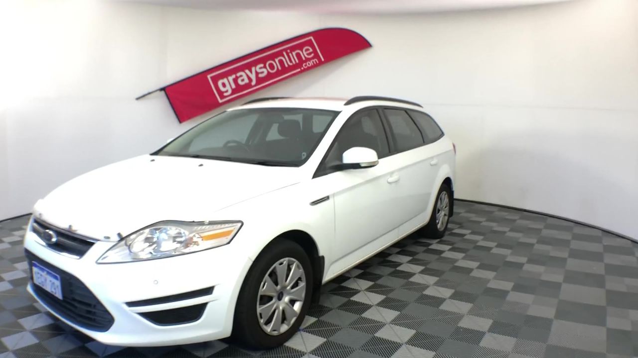 Stunning Rhodium Plated Champagne Crown Heart Ring - US Size 6