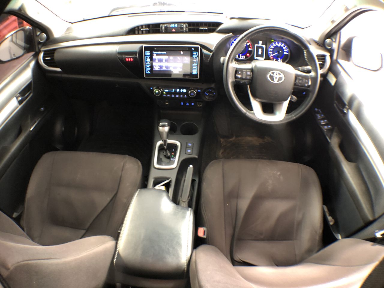 2 x SIGNATURE Women's Lightweight Jogger, Size L, Dark Red.