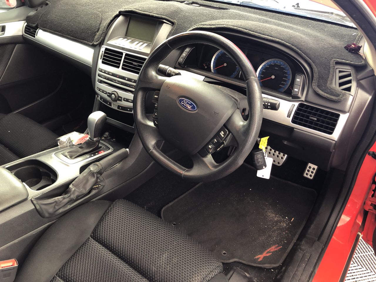 18ct Gold Plated 6mm Stud Earrings Featuring 2 Crystals by Swarovski®