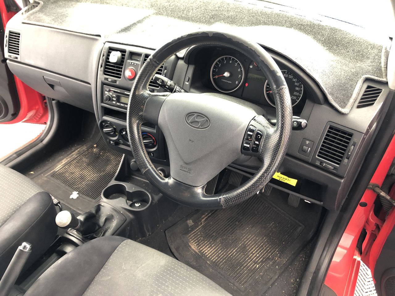 <p>Hand Pump, Lifting Eyes and Gas Hoses</p>