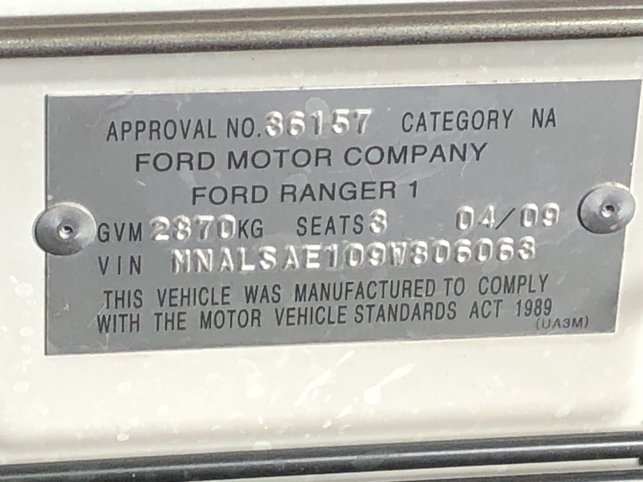 2010 BATHURST WINNER ANTIQUE GOLD MEDALLION IN BOX LOWNDES HOLDEN VE