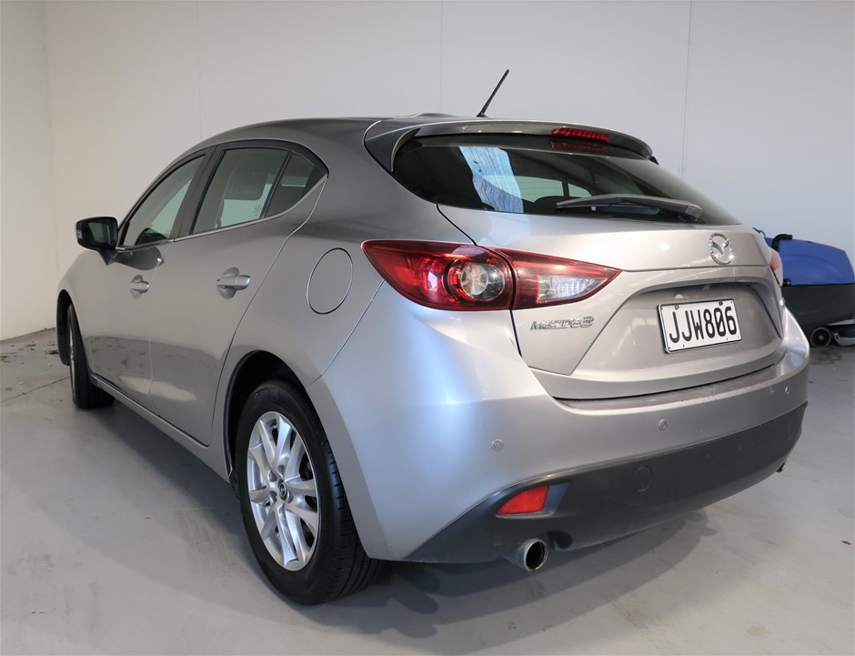 0.08  carat white round 5 diamonds