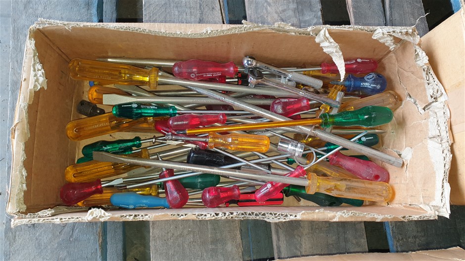 0.20 TCW yellow round various diamonds