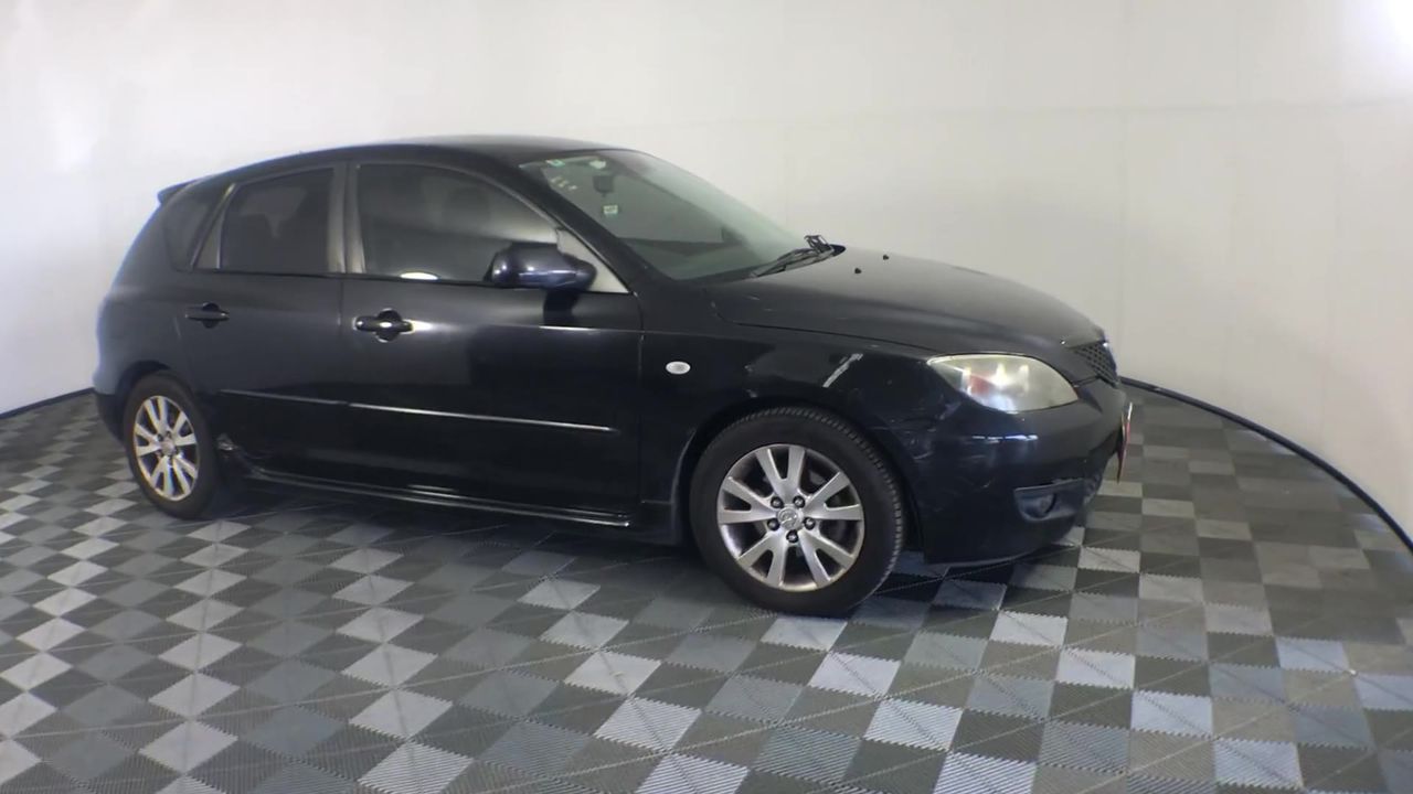 <p>Approx 13 Assorted Computer Monitors </p>