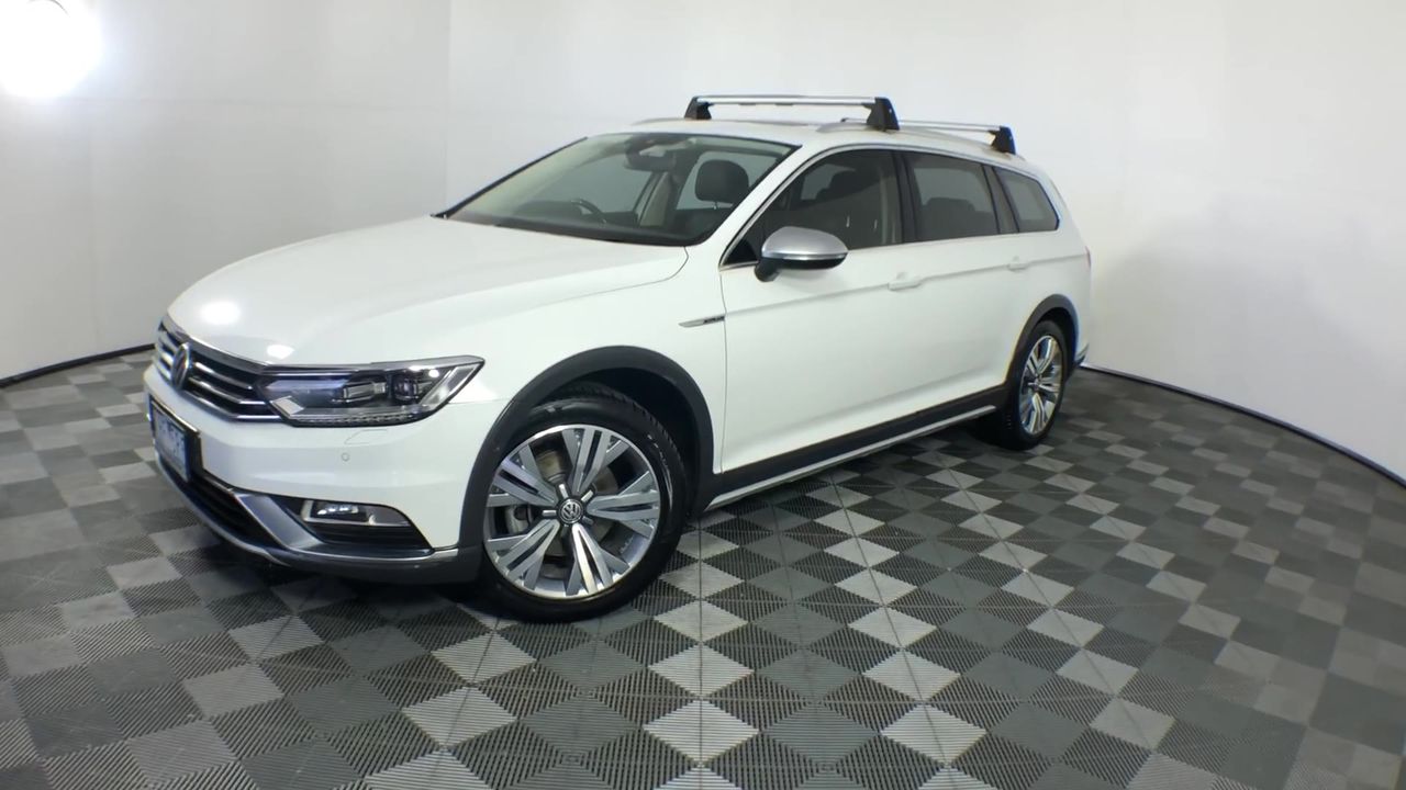 ROBOROCK Qrevo Curv2 Flow Vacuum, PR-QC2F02-03-WHT. NB: Used, missing charg