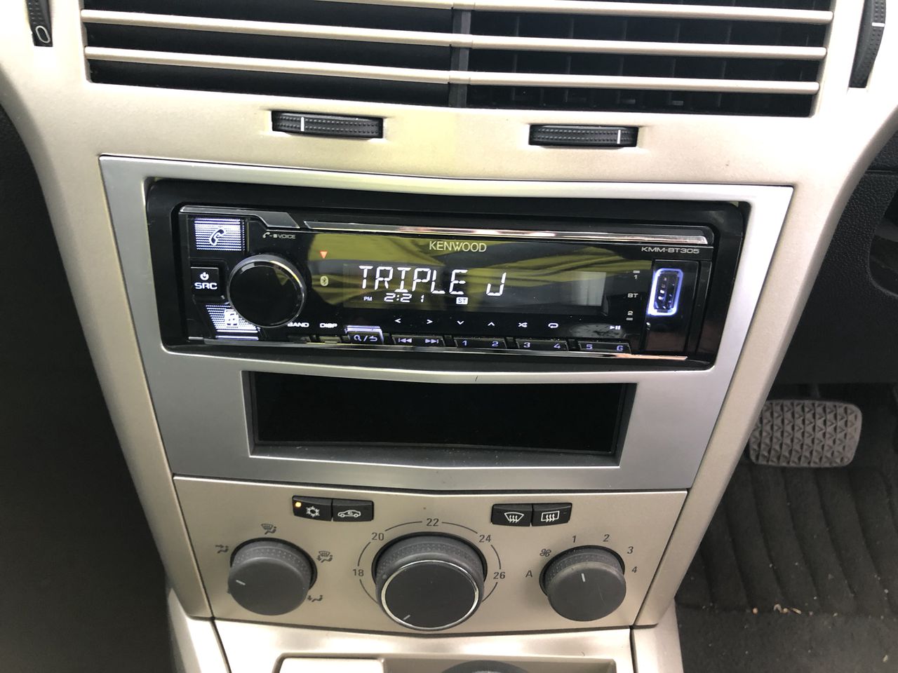 3 x DOVE Triple Hydrate Gentle Moisturising for Soft Skin, 0% Sulfate SLES