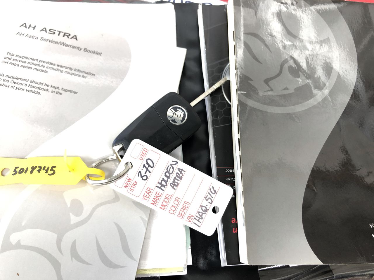 SQUISHMALLOW Snuggle Plush Throw Blanket, Sweet As Squish Blue, 127cm x 178