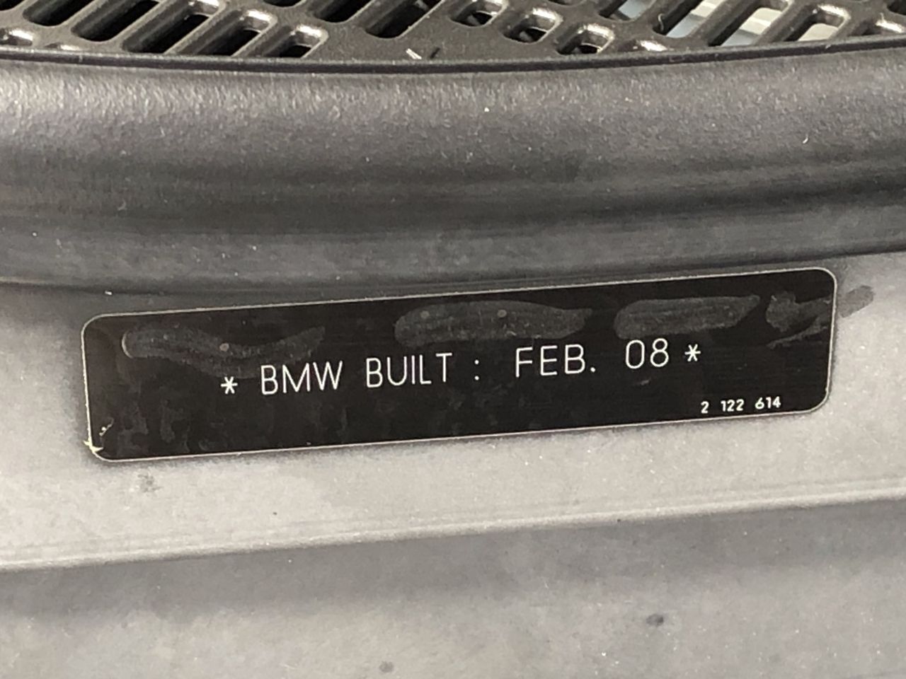 TEMPUR One Hug Pillow, Medium (70cm x 40cm), White.