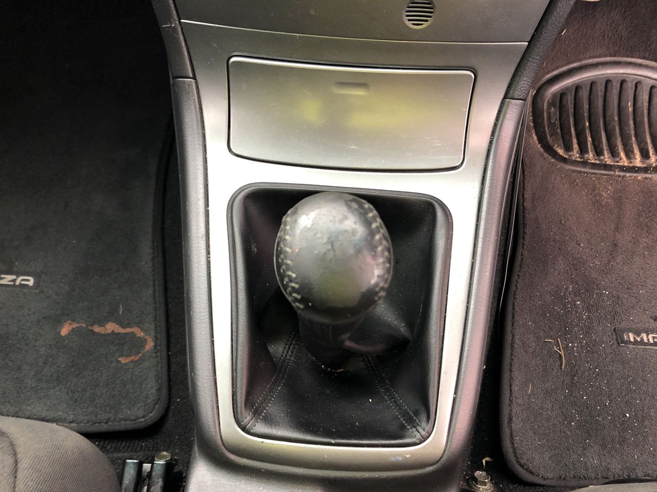 Vial full of Gold Leaf/Flake x 3