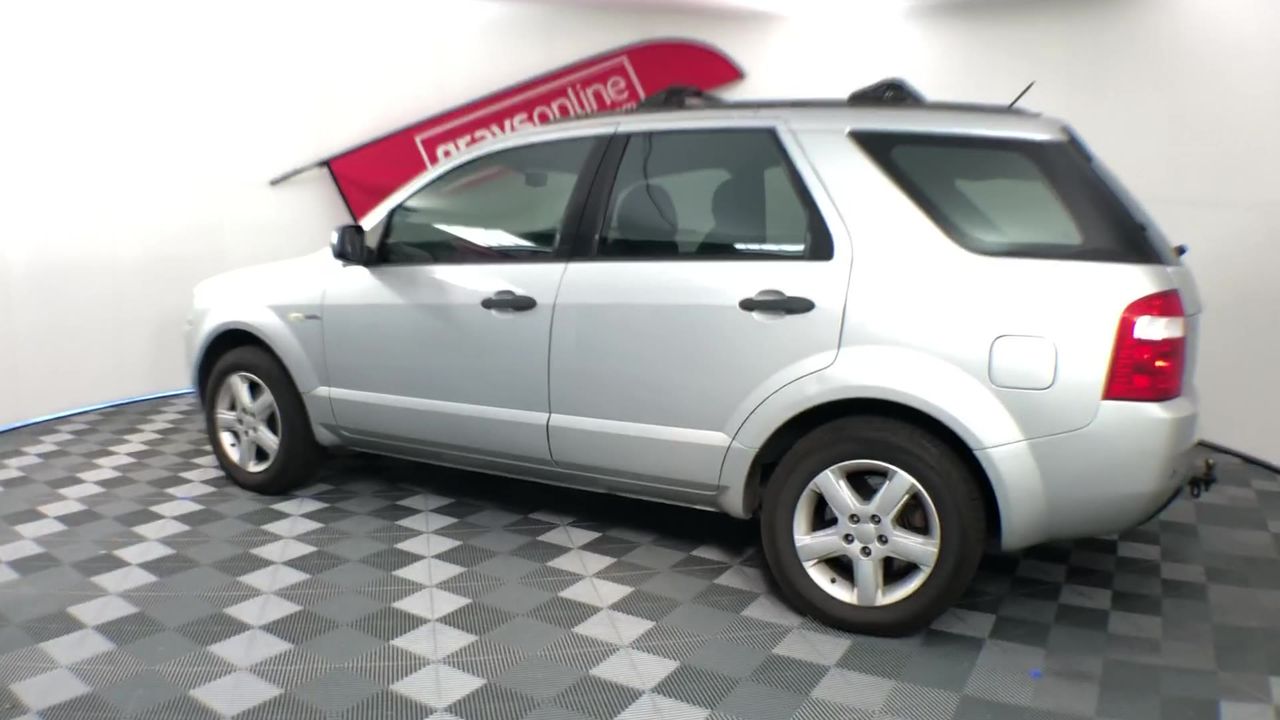 VICTORIA Cast Iron Skillet Frypan, Seasoned, Longer Handle, Medium, 25.4 cm