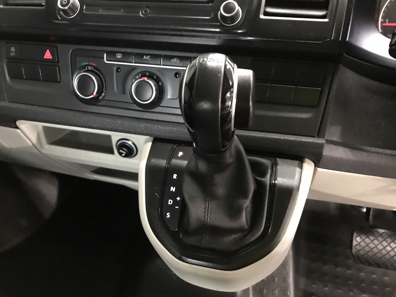 2 x Variety LINDT Chocolate Bags, Incl: Gold Bag Assorted, 608g & Rose Pink