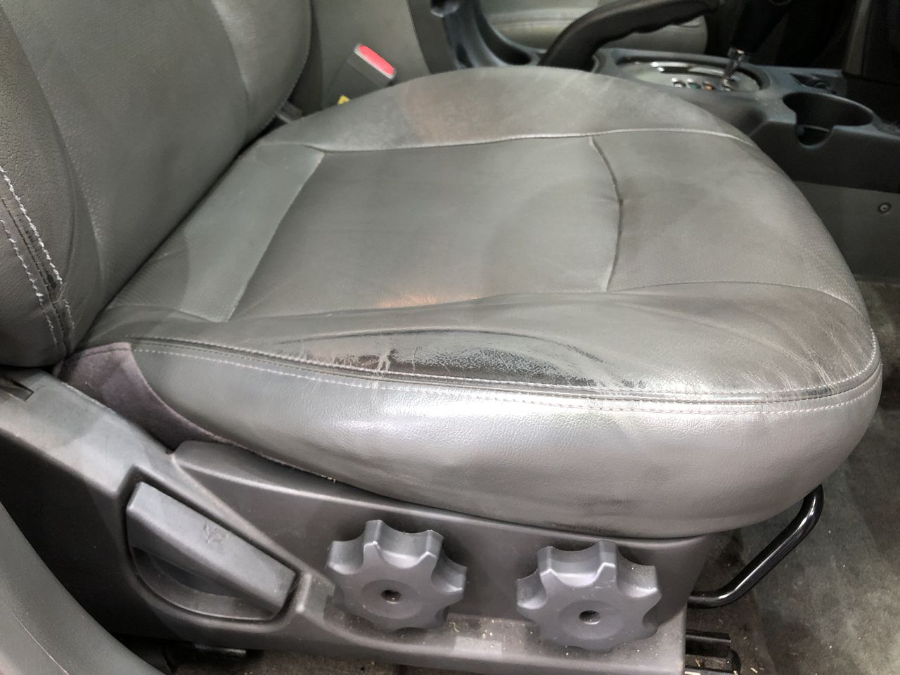 4 x CAROLE HOCHMAN Seamless Comfort Bras, Size L, Assorted Colours. NB: ima