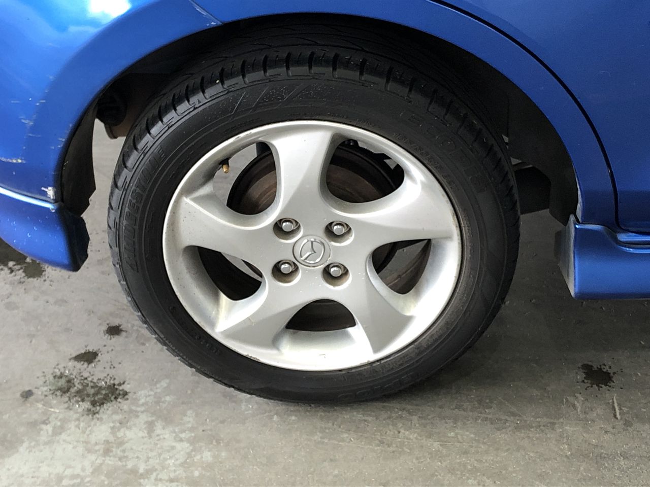 PUMA Men's Court Classico Shoes. Size US12. Colour: White/Red.  Buyers Note