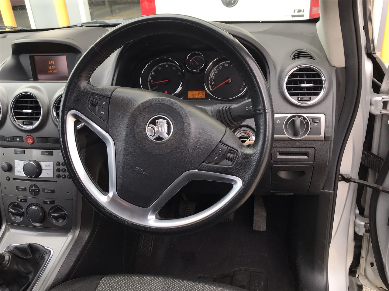 KODAK Mini 2 Retro Instant Photo Printer with Cartridge Bundle, White. NB: