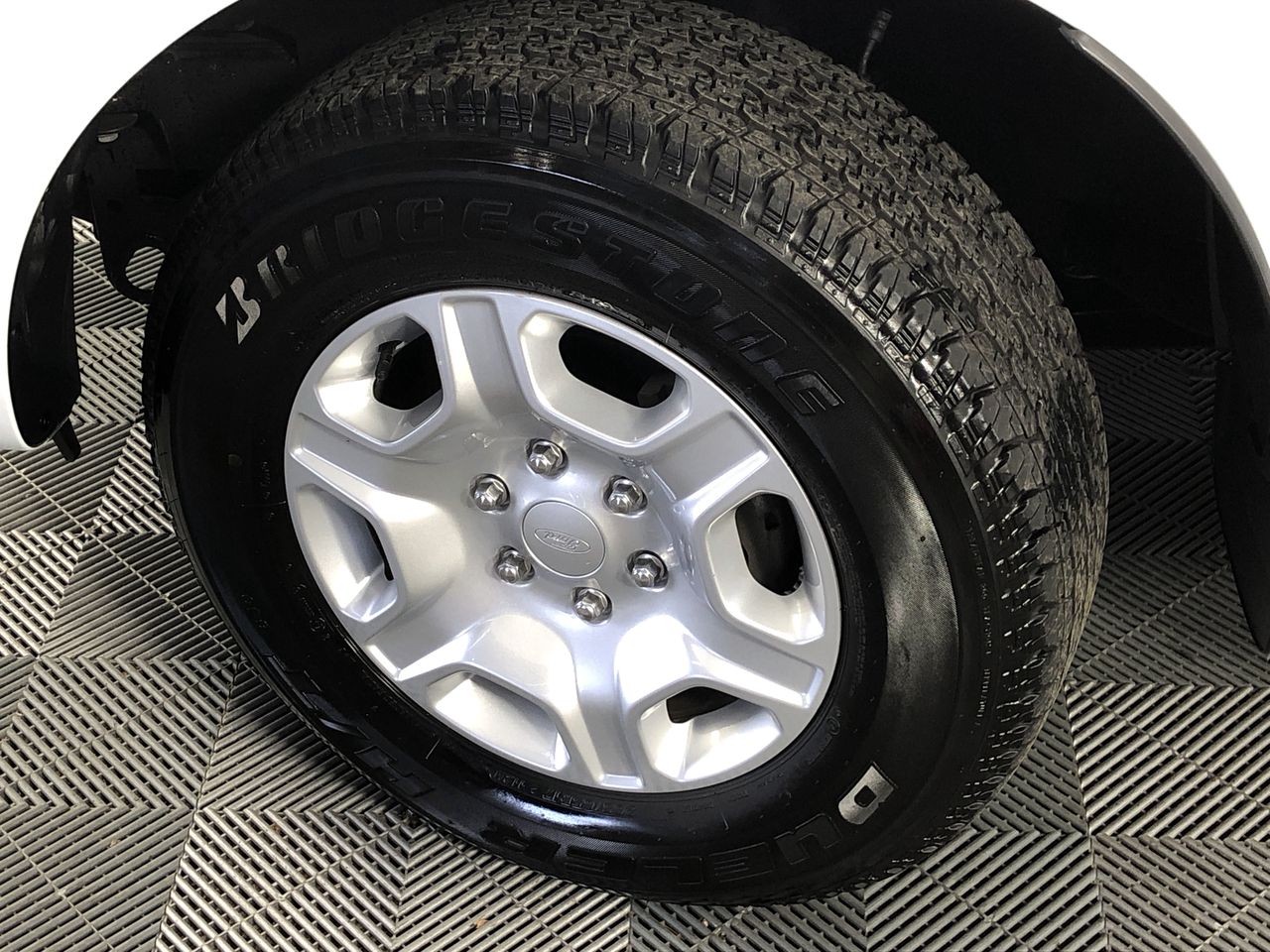 SENSH 600g Axe with Fibreglass Rubber Grip Handle. <b>You must be 18 years