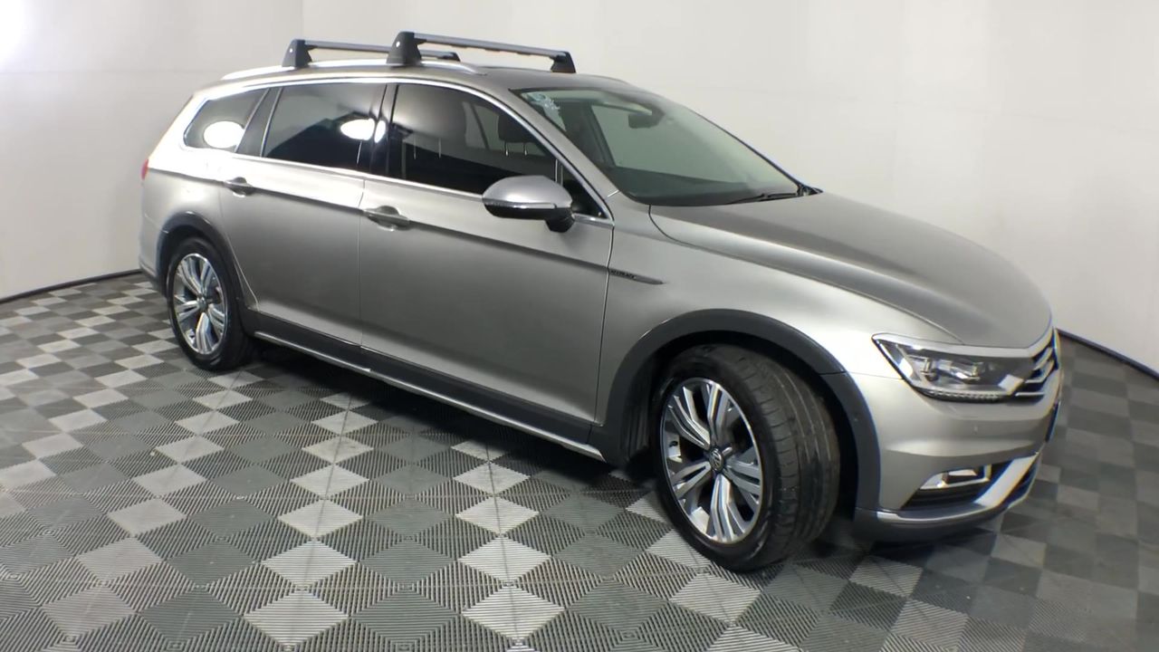 Carrara Broom and Dustpan Set