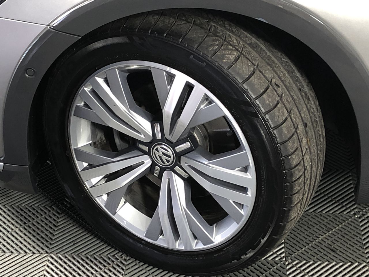 CONVERSE Women's HelloKitty Costa OX Shoes, Size US7, Black/White.