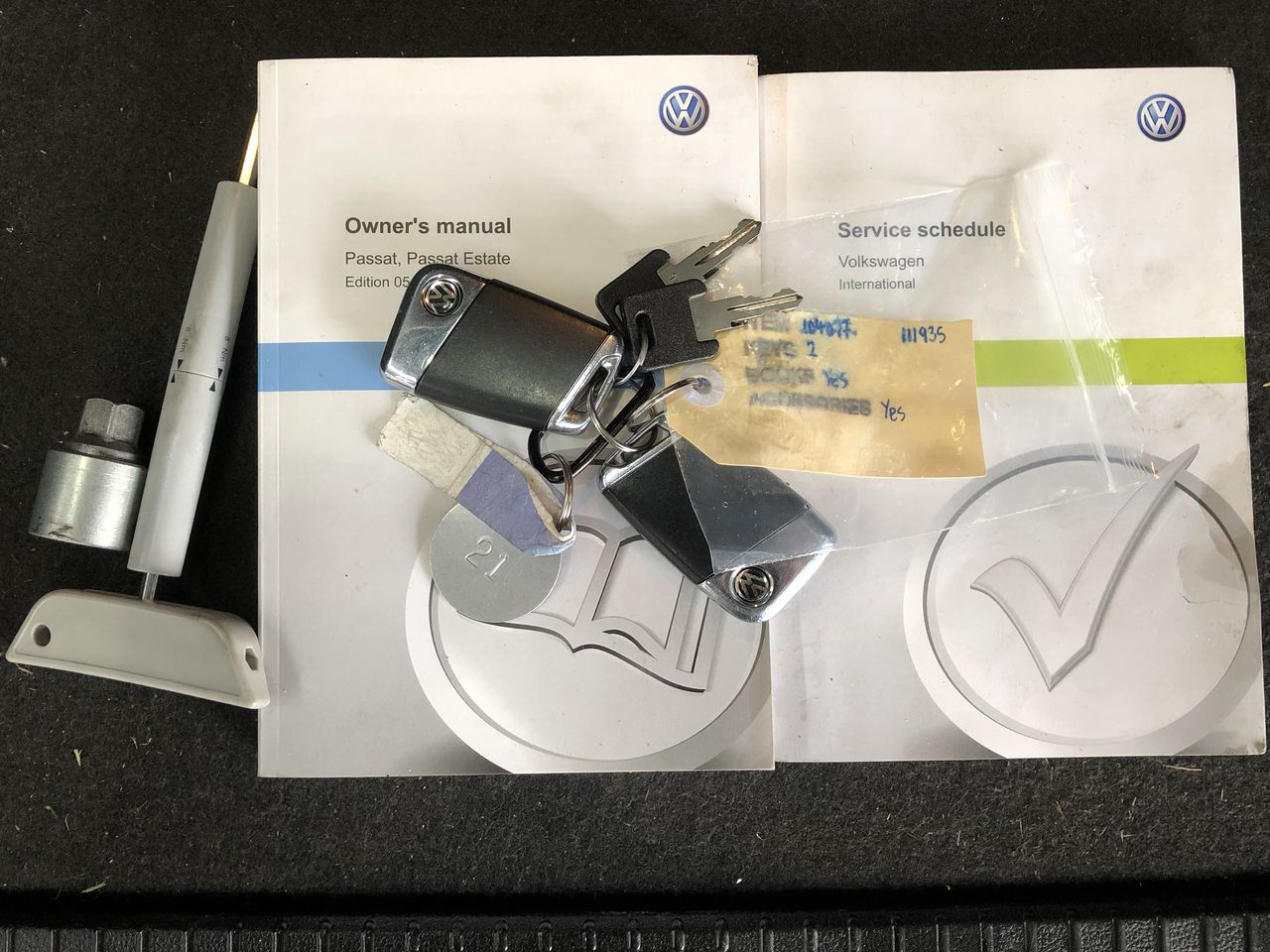 SIGNATURE Bowls With Spoon 8 Piece Set.