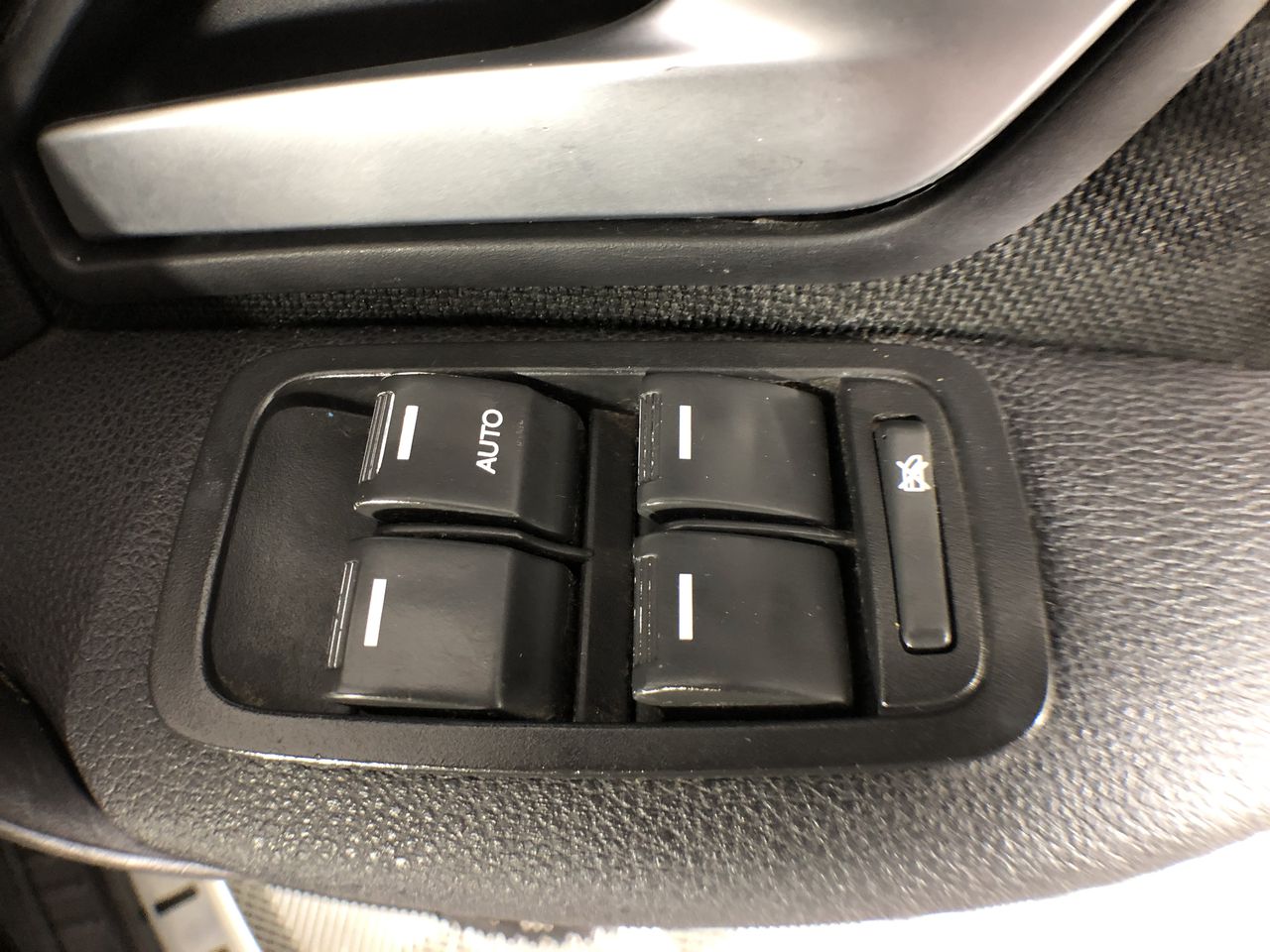 Ponte Prosecco DOC NV (6x 750mL). Italy