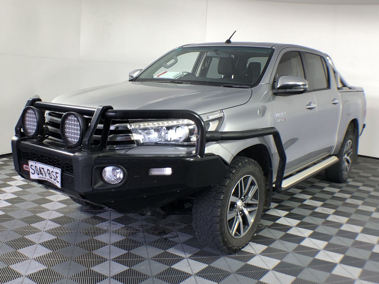 Hitachi NV65AF34 Pneumatic Coil Nail Gun with Poly Case