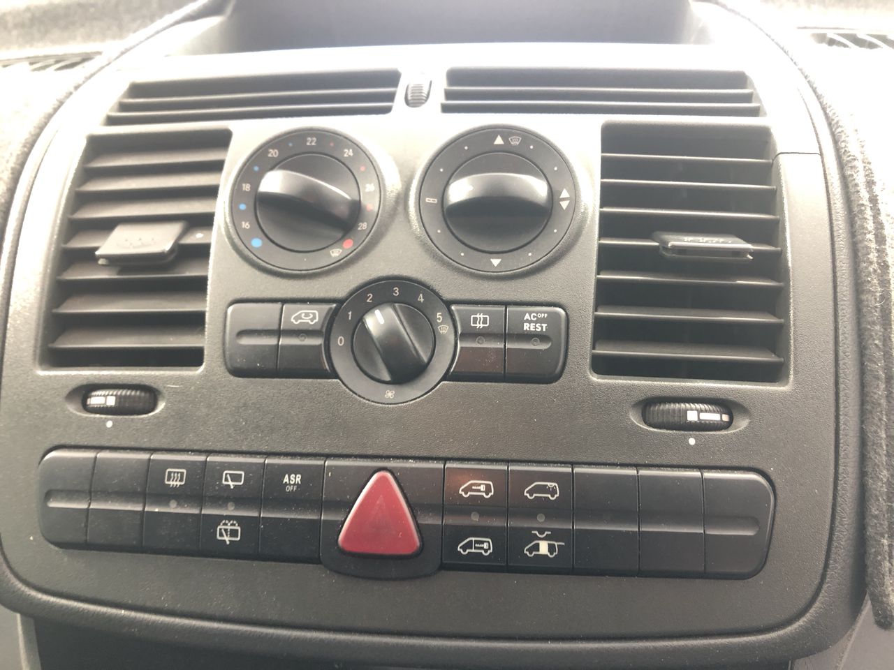 Hitachi Koki TR-12 Plunge Router