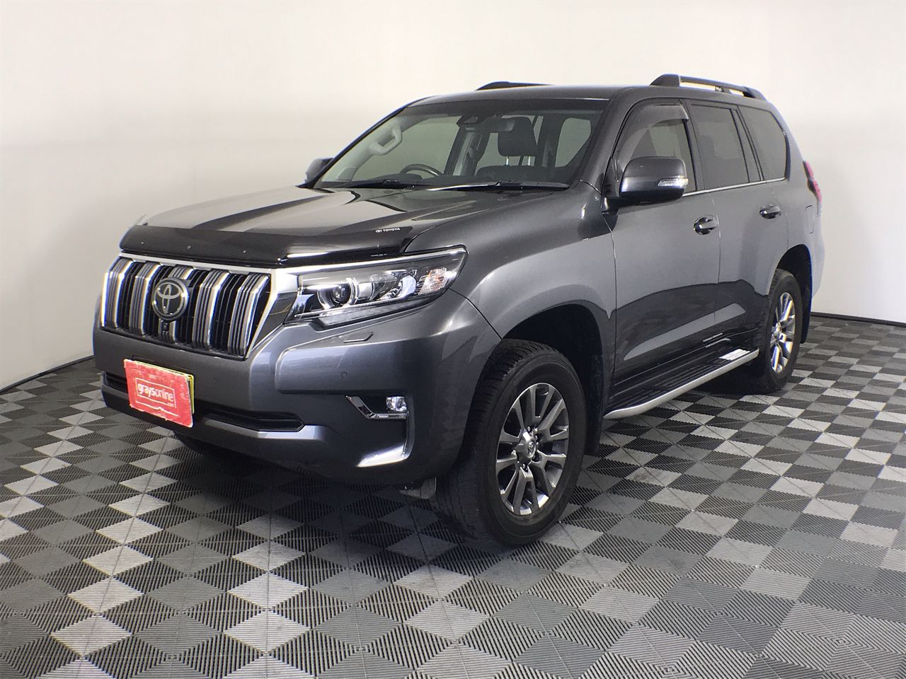 Stainless Steel Initial 'O' Necklace with Simulated Diamonds - Yellow