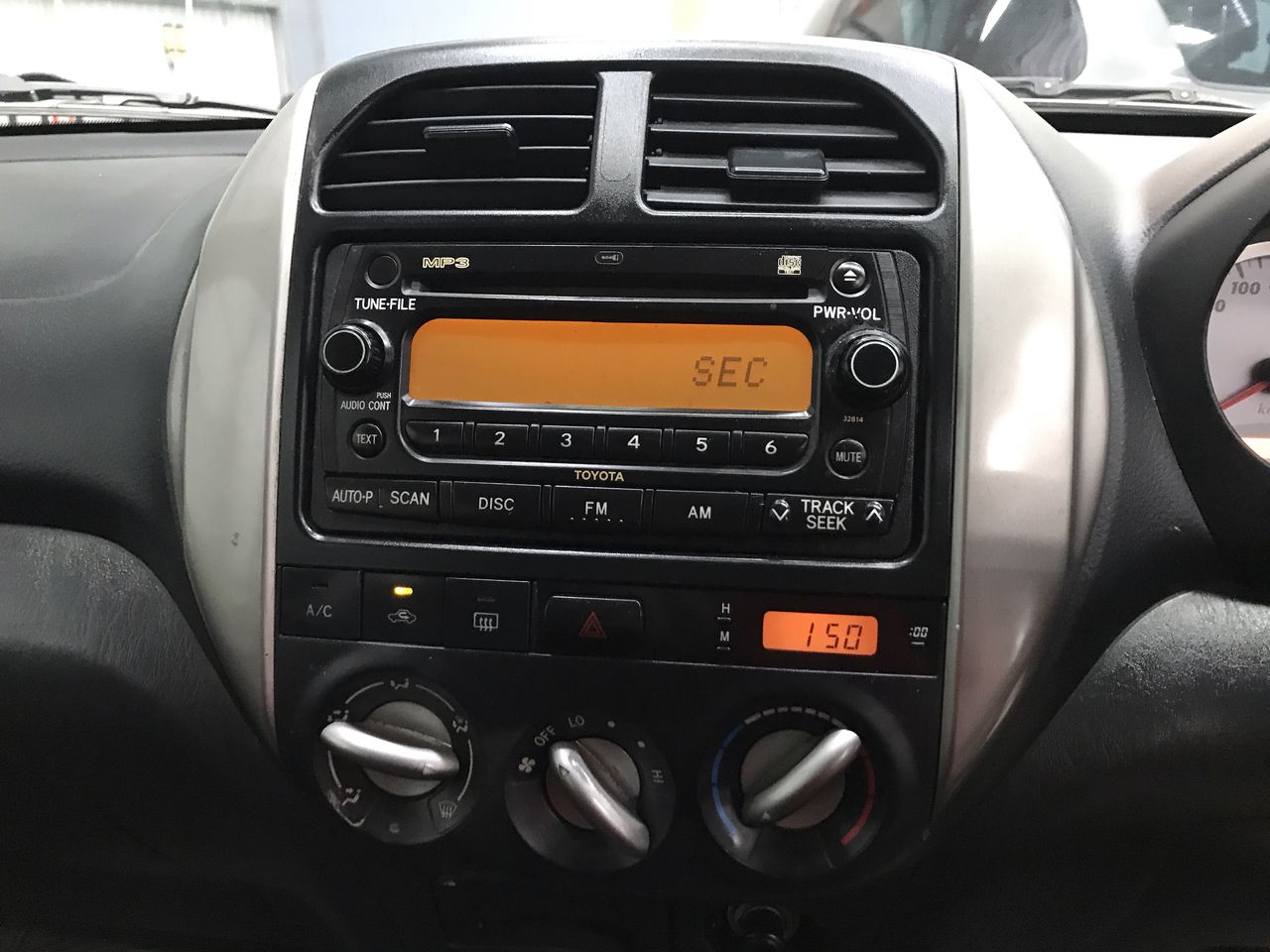 Sacred Hill Shiraz Cabernet (12x 750mL). NSW.