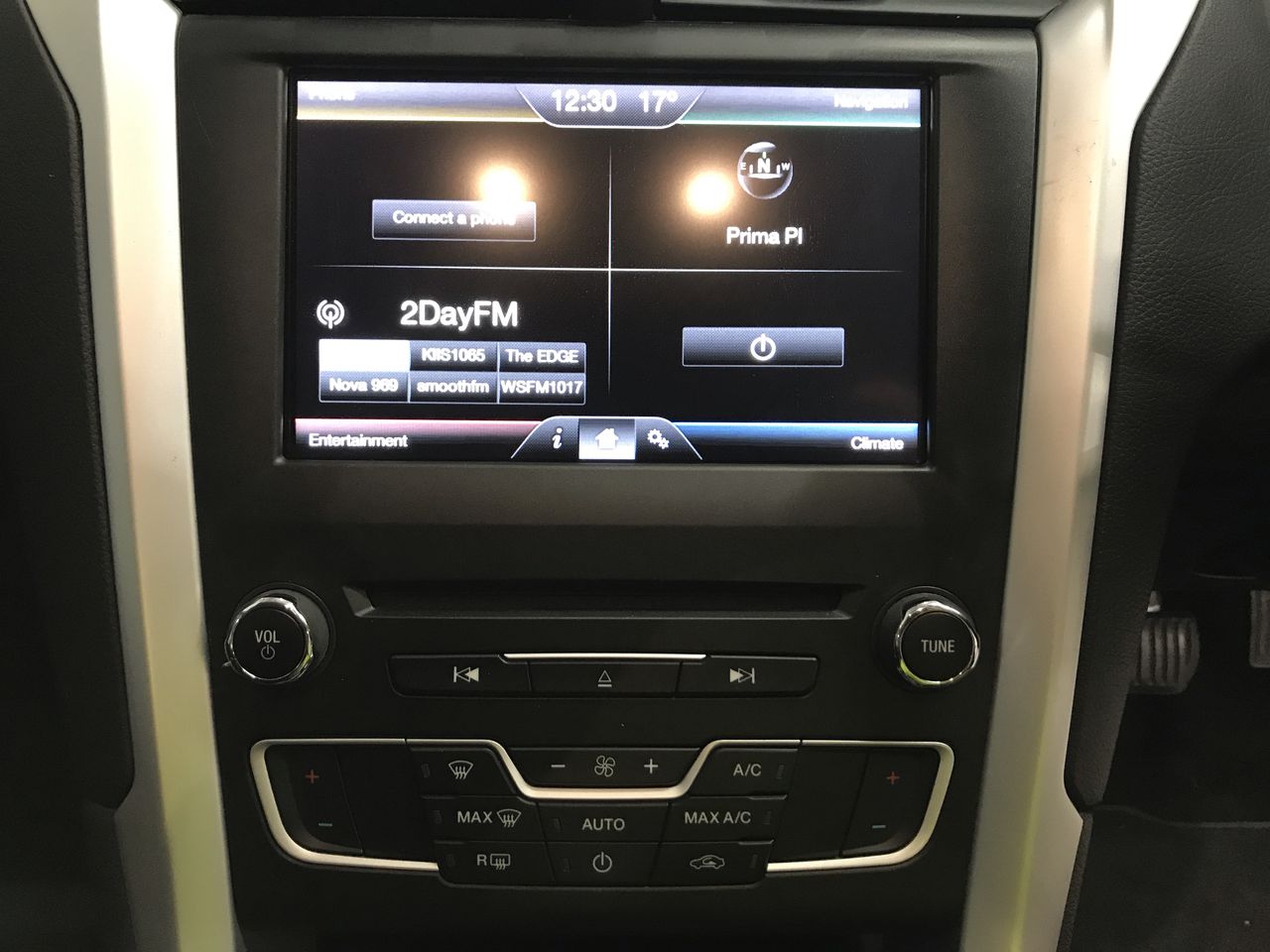 9K Yellow Gold LOCK HOOP EARRINGS 18mm