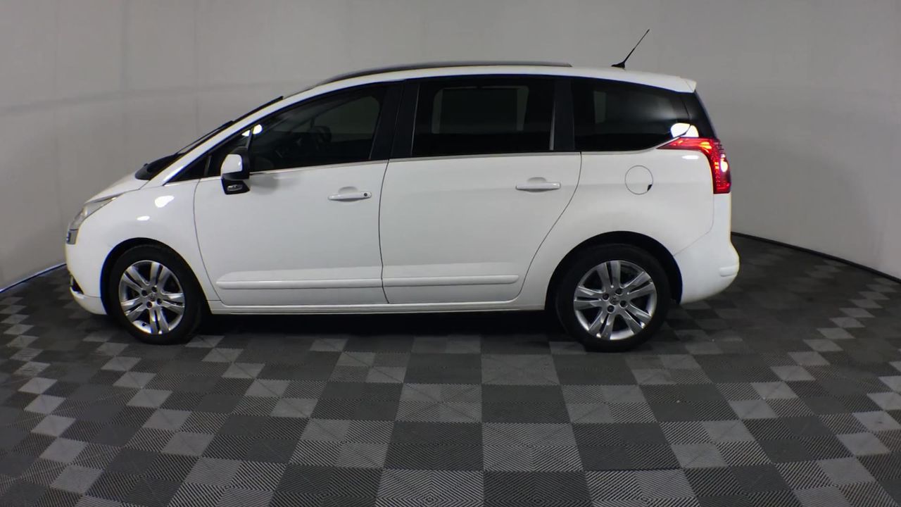 Howlite Gemstones & Swarovski® Crystal Earrings