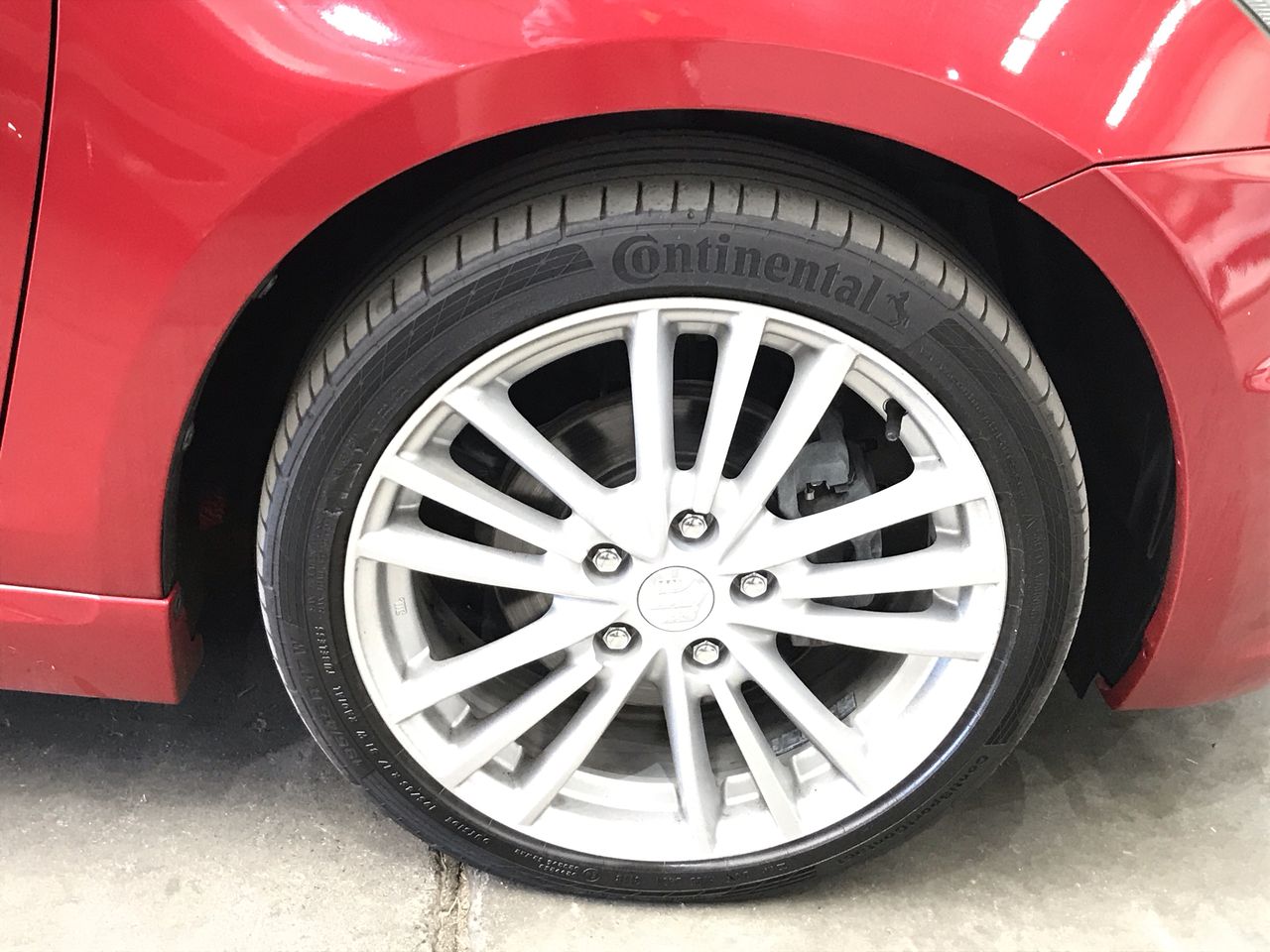 <B>9K Yellow Gold Flat Oval Hoops</B><P>