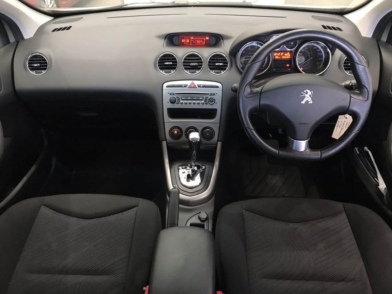 <B>9K Yellow Gold Lock Hoop Earrings 12Mm</B><P>