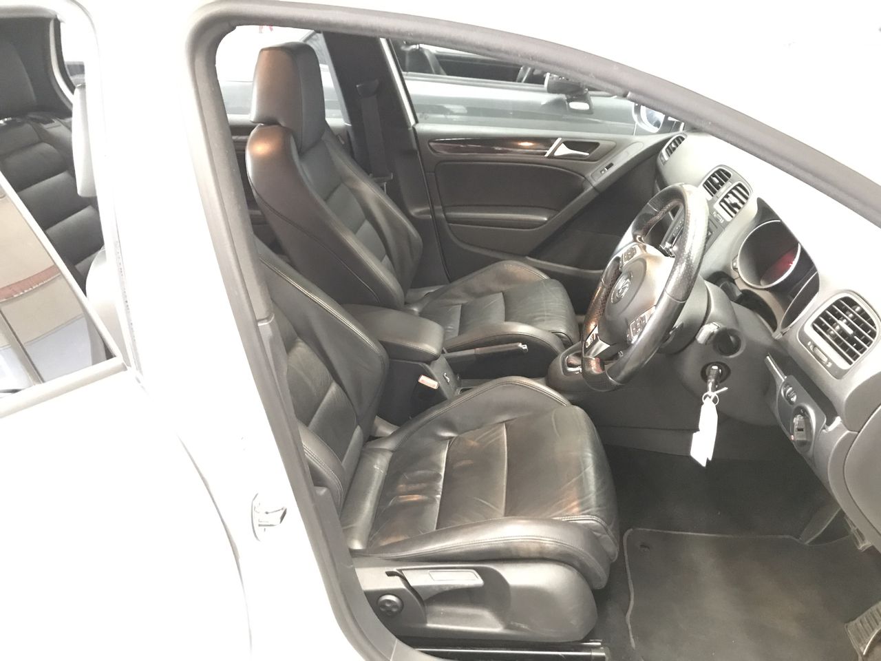 complete set of 8 Rare 2014 5 gram Certified Animal Series
T