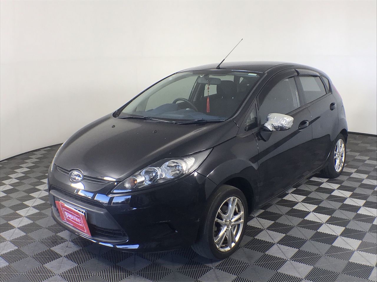 0.08  carat white round 5 diamonds