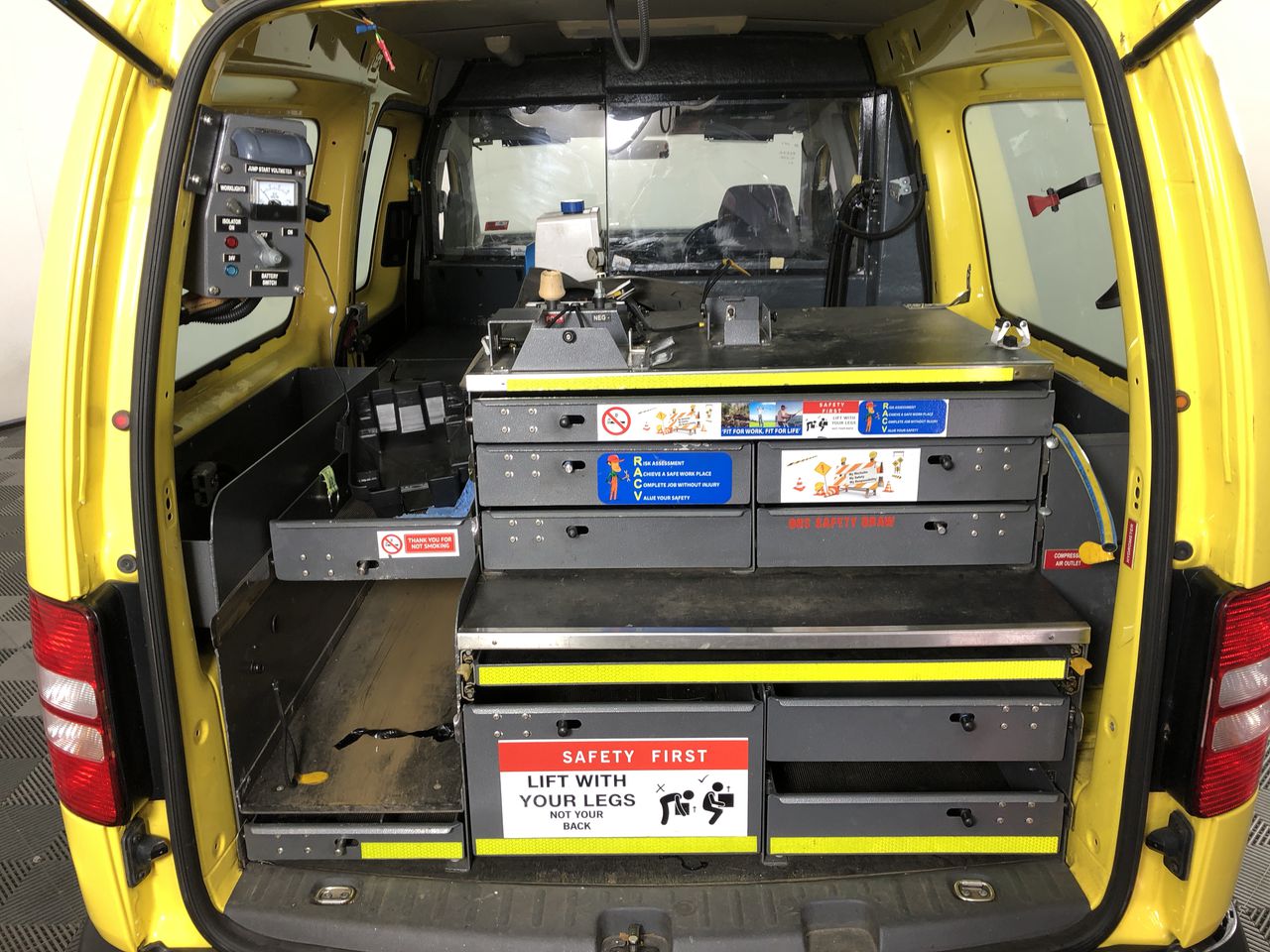 Wolf Blass Red Label Shiraz Grenache (6x 750mL), SEA.